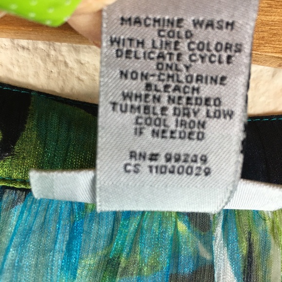 Maggie Barnes for CATHERINES Green Floral Transparent Button Front Blouse Sz 2X - Picture 13 of 13